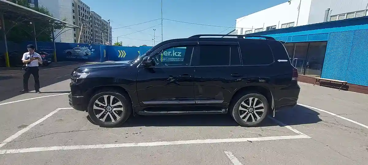 Toyota Land Cruiser 2018 года за 38 000 000 тг. в Алматы