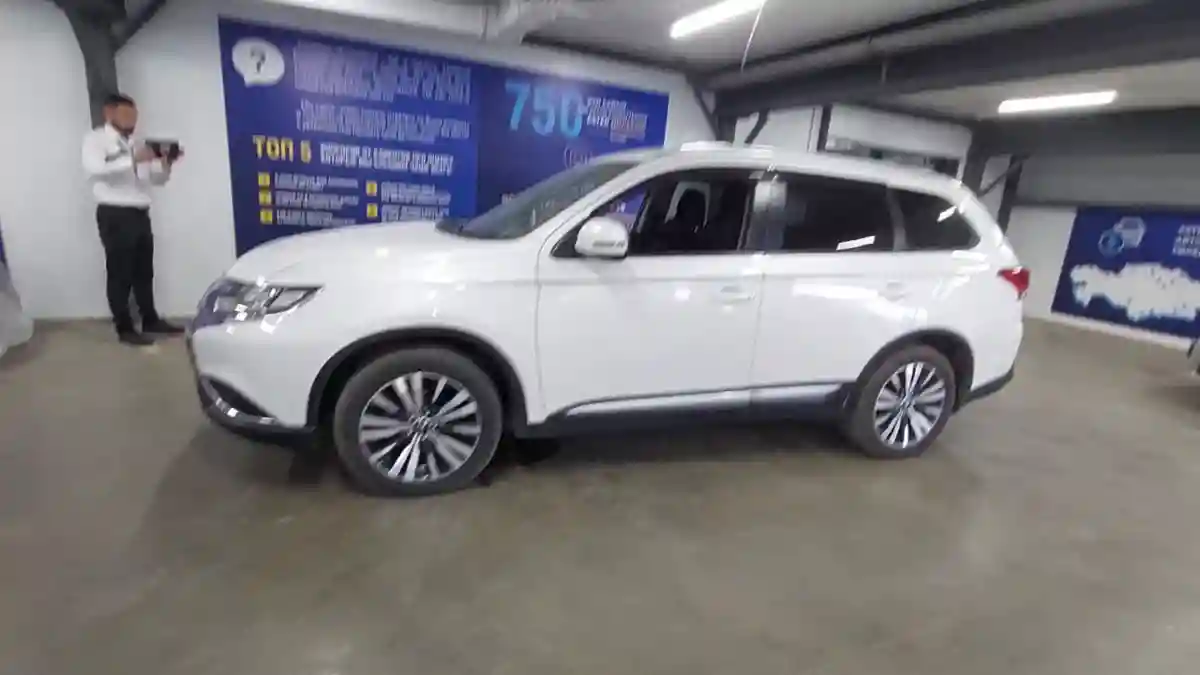 Mitsubishi Outlander 2018 года за 11 000 000 тг. в Астана