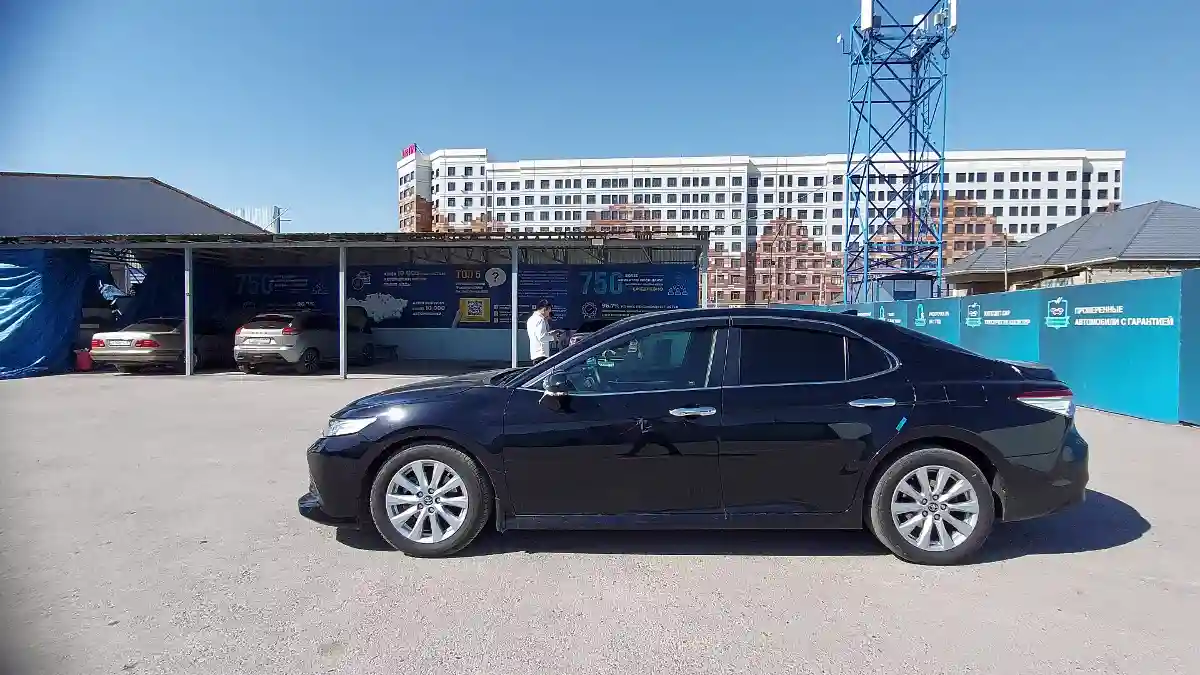 Toyota Camry 2018 года за 12 000 000 тг. в Шымкент