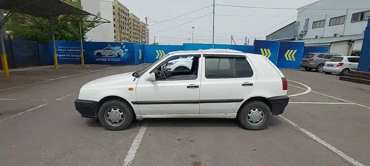 Volkswagen Golf 1993 года за 800 000 тг. в Алматы