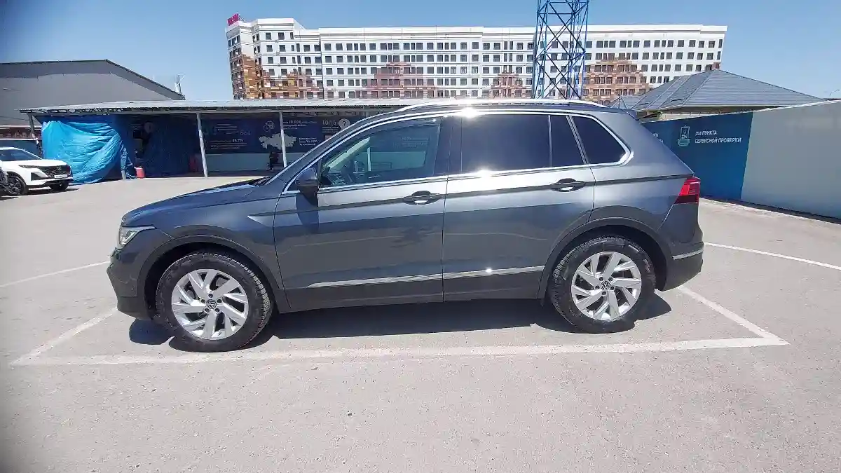 Volkswagen Tiguan 2021 года за 15 000 000 тг. в Шымкент