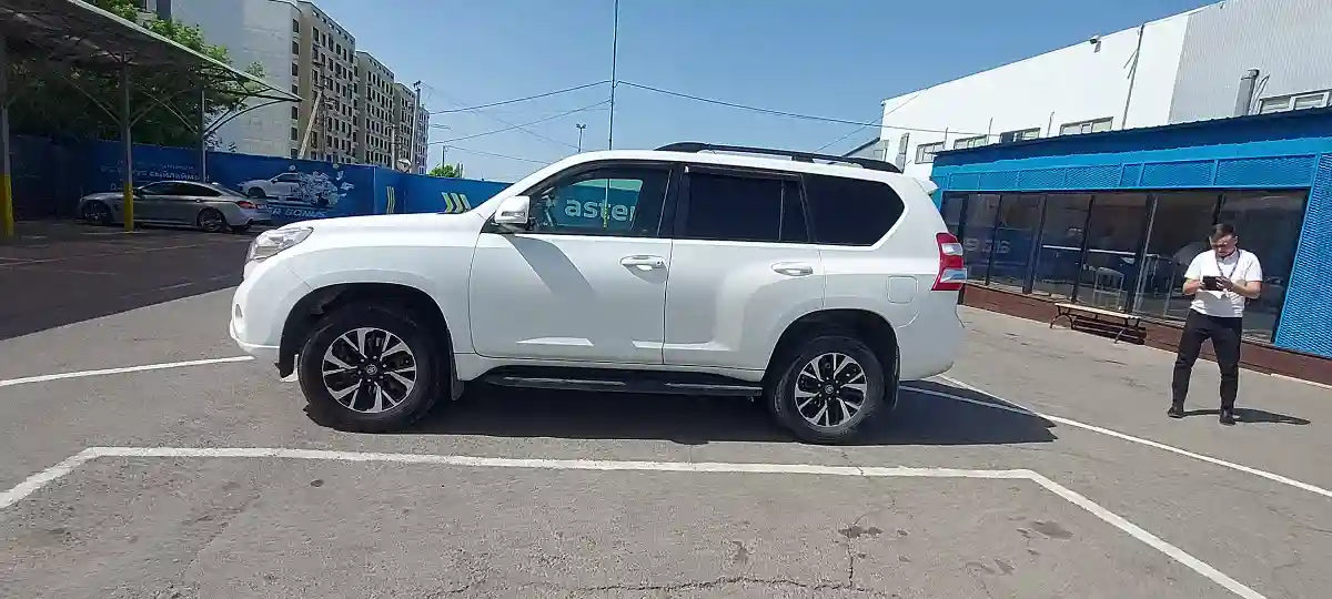 Toyota Land Cruiser Prado 2014 года за 16 000 000 тг. в Алматы