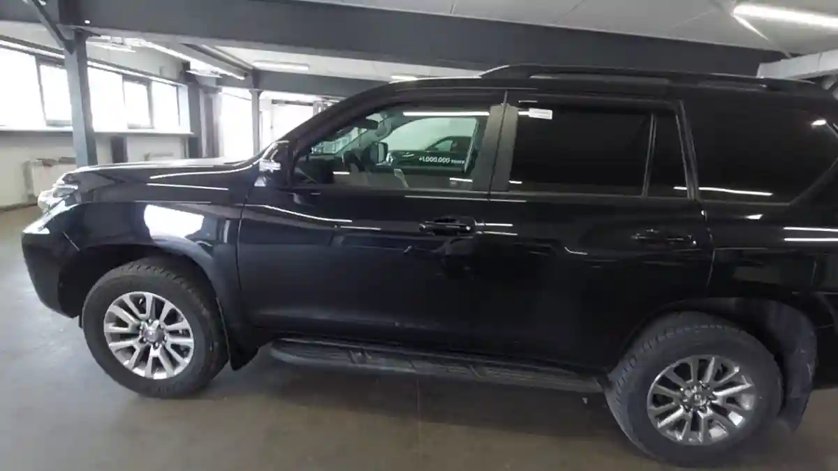 Toyota Land Cruiser Prado 2021 года за 25 000 000 тг. в Астана