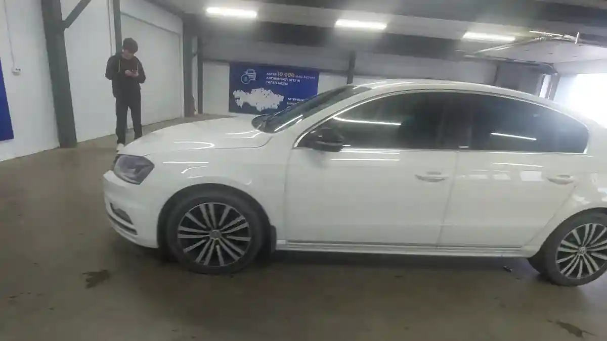 Volkswagen Passat 2014 года за 7 400 000 тг. в Астана