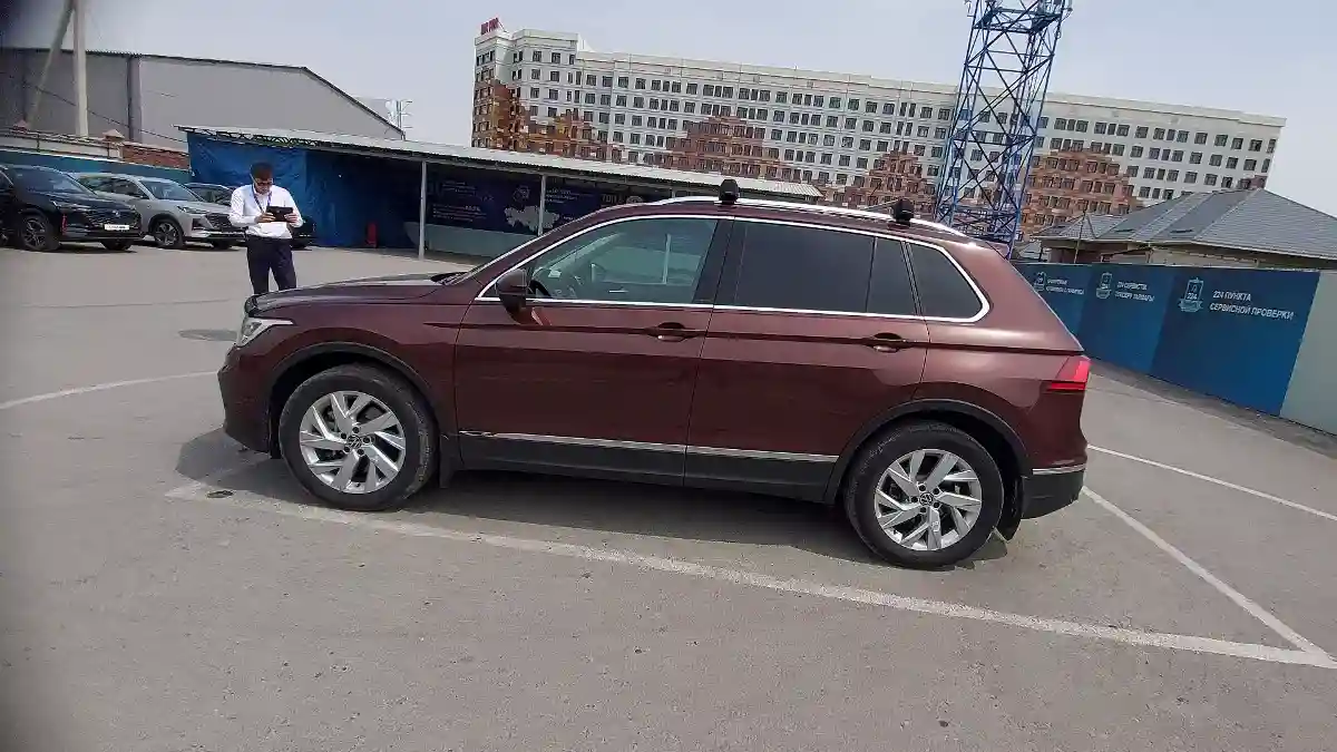 Volkswagen Tiguan 2021 года за 17 000 000 тг. в Шымкент
