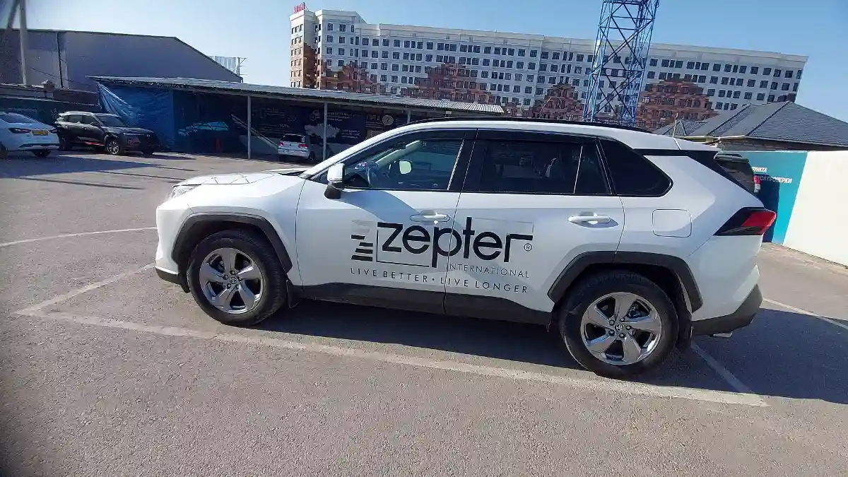 Toyota RAV4 2022 года за 15 500 000 тг. в Шымкент
