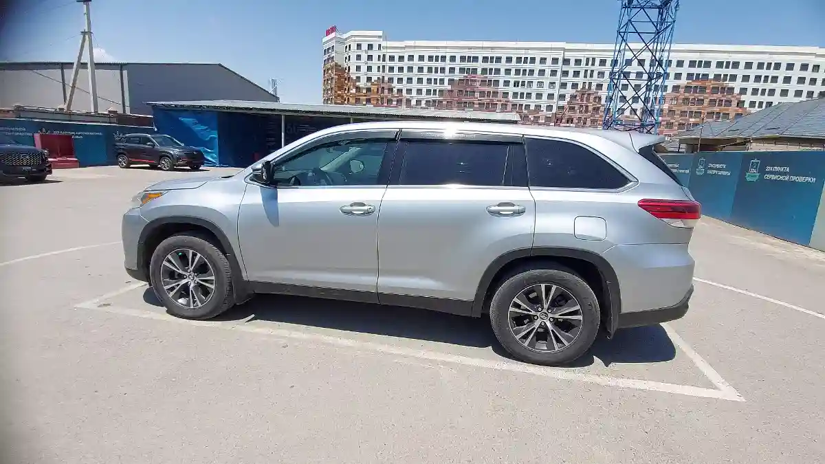 Toyota Highlander 2019 года за 19 000 000 тг. в Шымкент