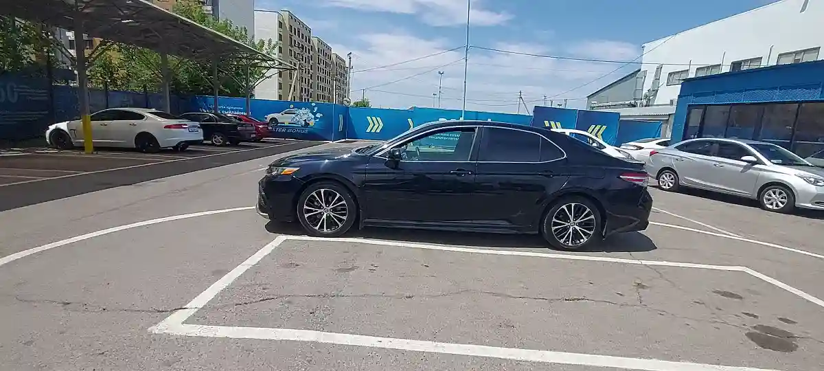 Toyota Camry 2020 года за 12 500 000 тг. в Алматы