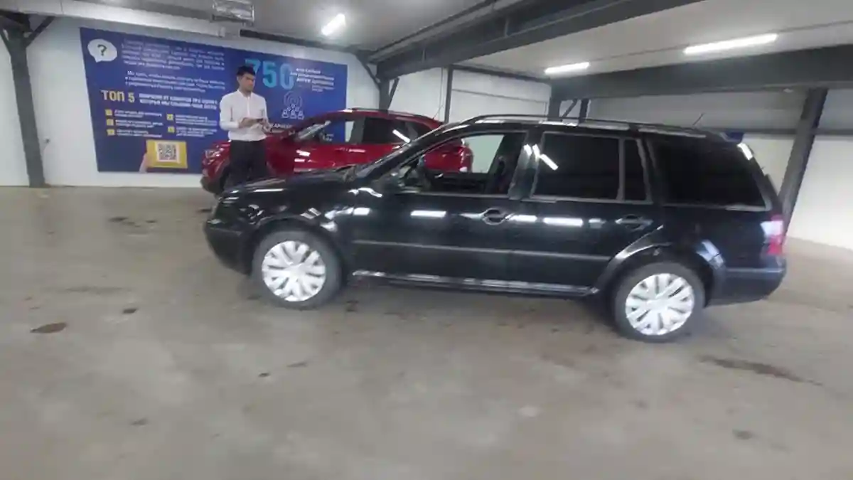 Volkswagen Golf 2001 года за 2 500 000 тг. в Астана