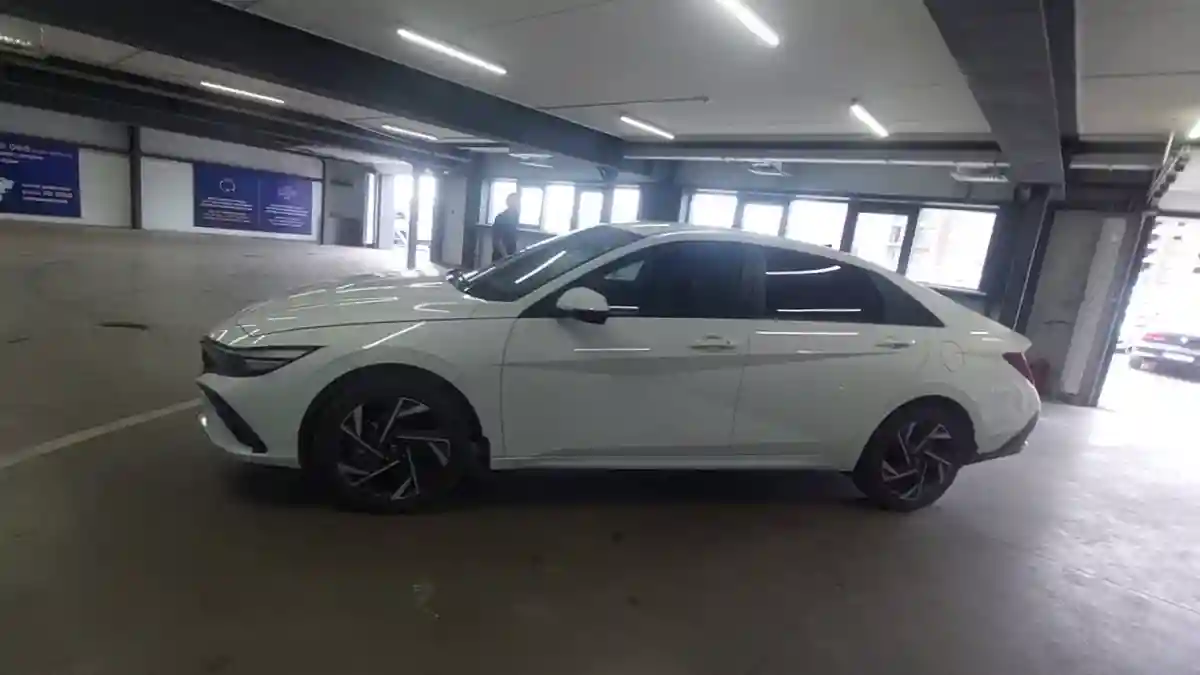 Hyundai Elantra 2023 года за 11 000 000 тг. в Астана