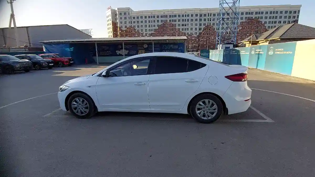 Hyundai Elantra 2018 года за 6 000 000 тг. в Шымкент