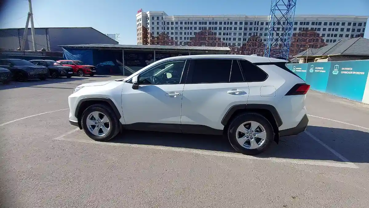 Toyota RAV4 2021 года за 16 000 000 тг. в Шымкент