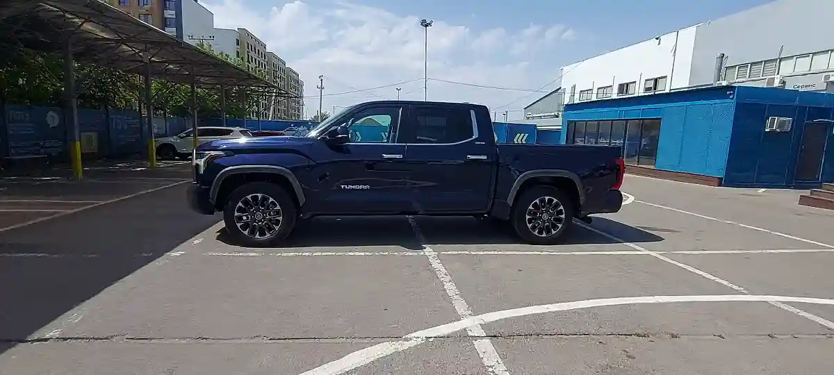 Toyota Tundra 2022 года за 40 000 000 тг. в Алматы