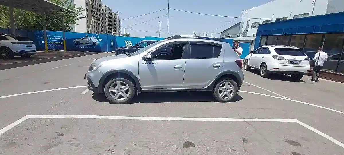 Renault Sandero 2021 года за 6 000 000 тг. в Алматы