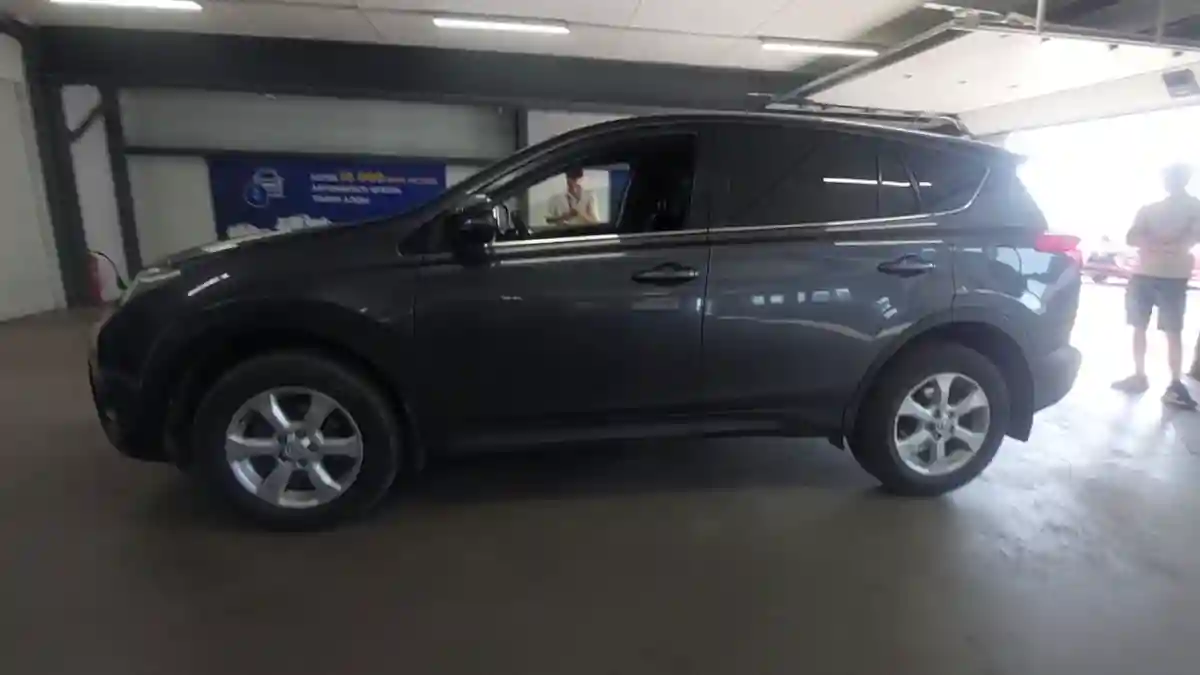 Toyota RAV4 2013 года за 9 000 000 тг. в Астана