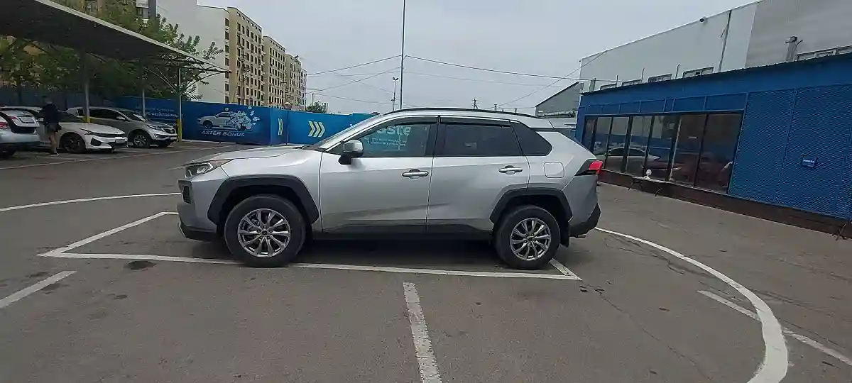 Toyota RAV4 2019 года за 11 000 000 тг. в Алматы