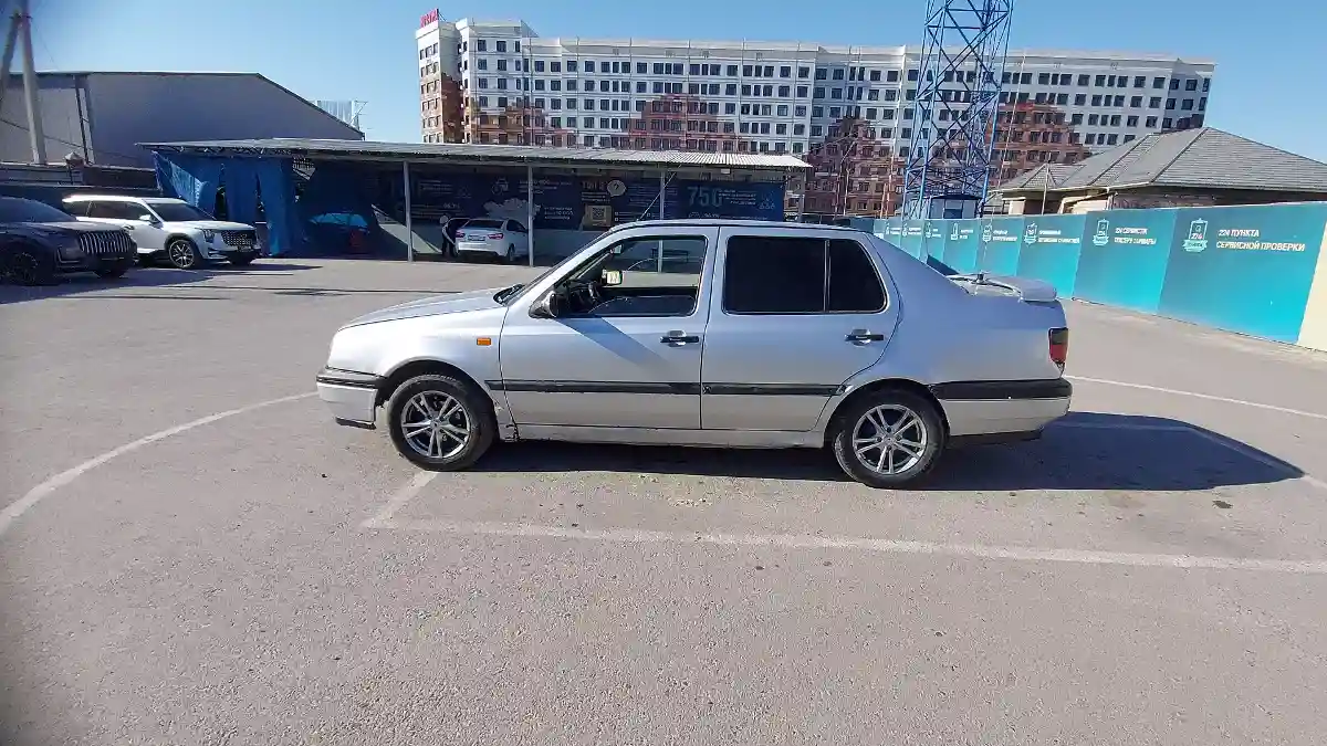 Volkswagen Vento 1994 года за 1 000 000 тг. в Шымкент