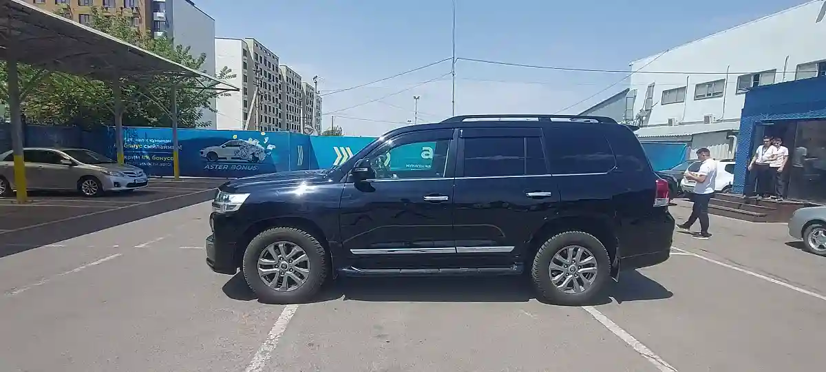 Toyota Land Cruiser 2017 года за 32 000 000 тг. в Алматы