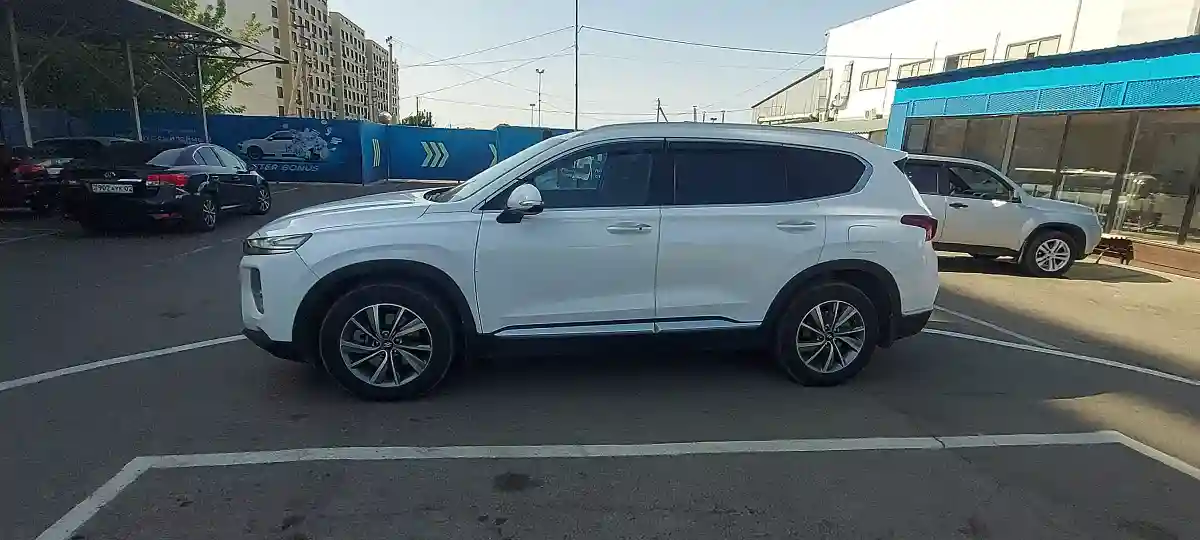 Hyundai Santa Fe 2020 года за 15 000 000 тг. в Алматы