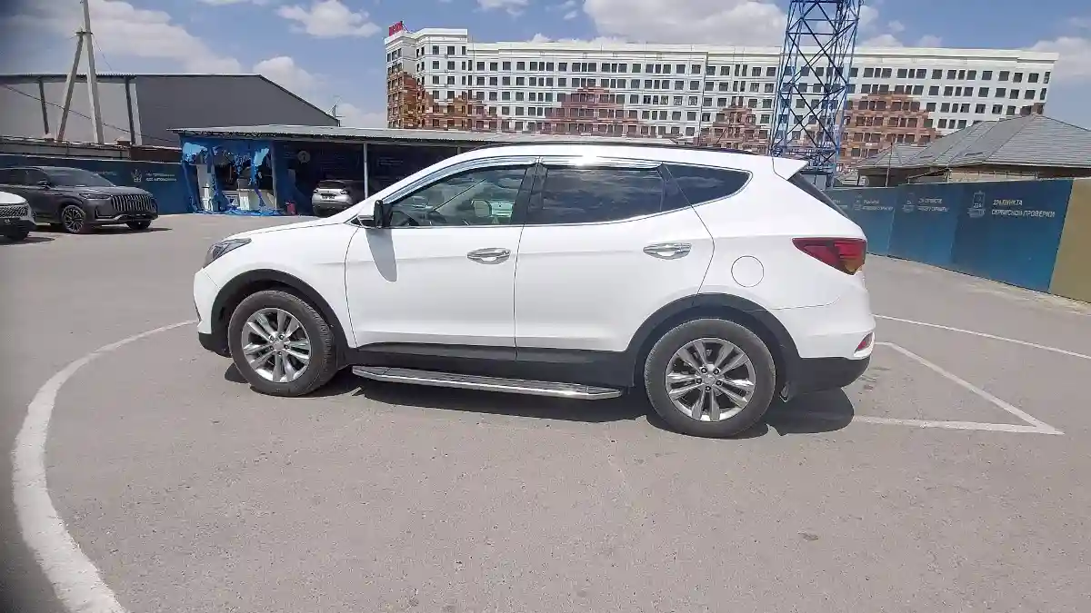 Hyundai Santa Fe 2017 года за 9 000 000 тг. в Шымкент
