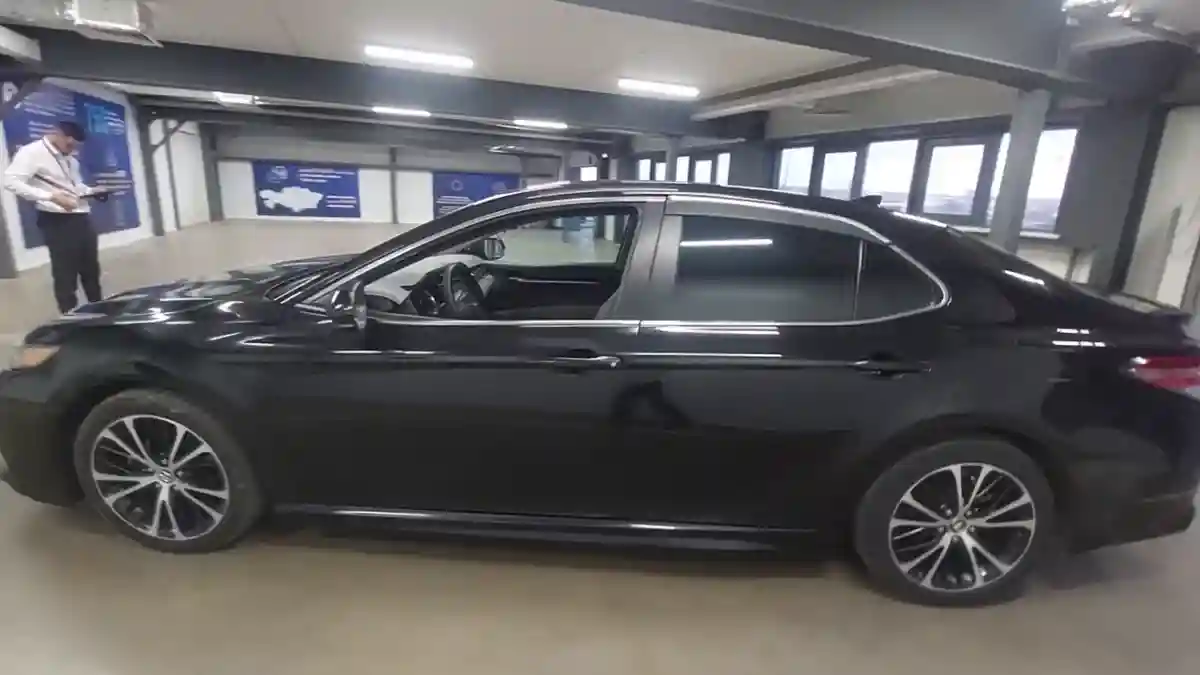 Toyota Camry 2020 года за 12 800 000 тг. в Астана