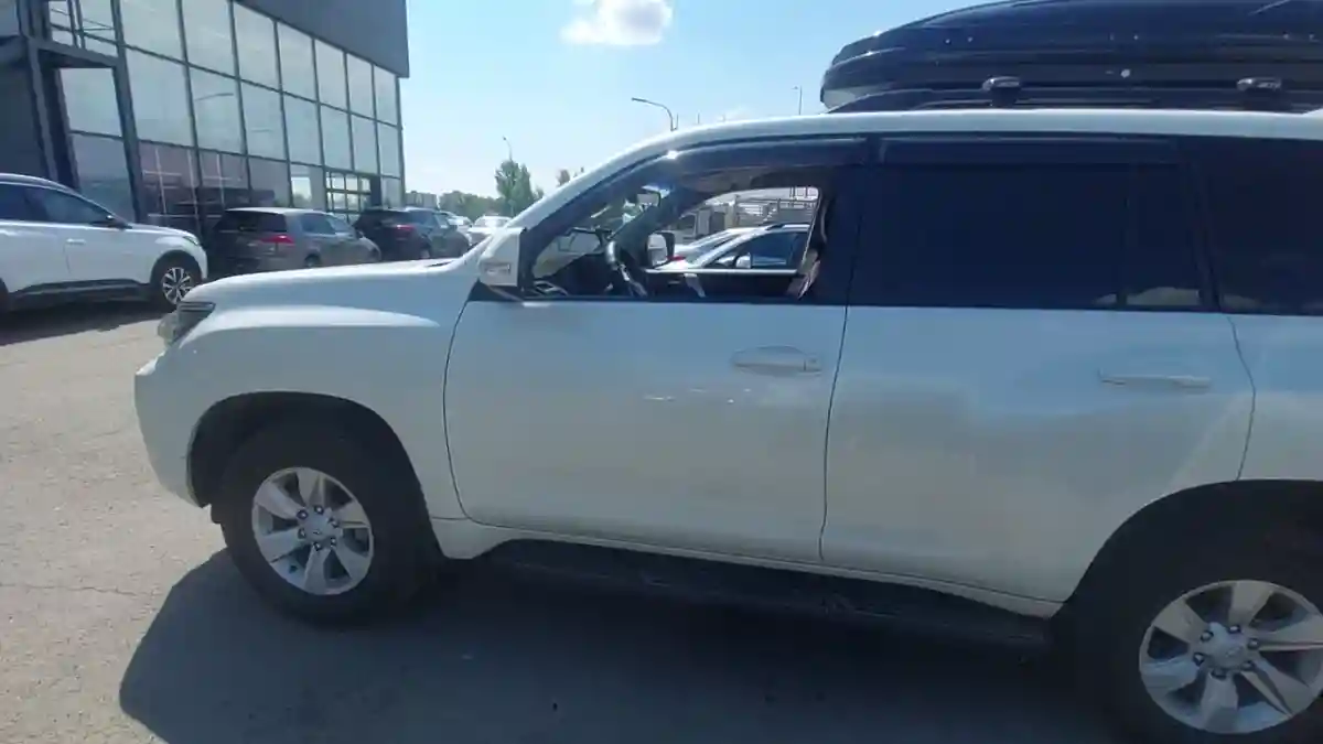 Toyota Land Cruiser Prado 2017 года за 21 000 000 тг. в Астана