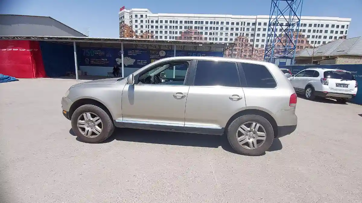 Volkswagen Touareg 2005 года за 4 800 000 тг. в Шымкент