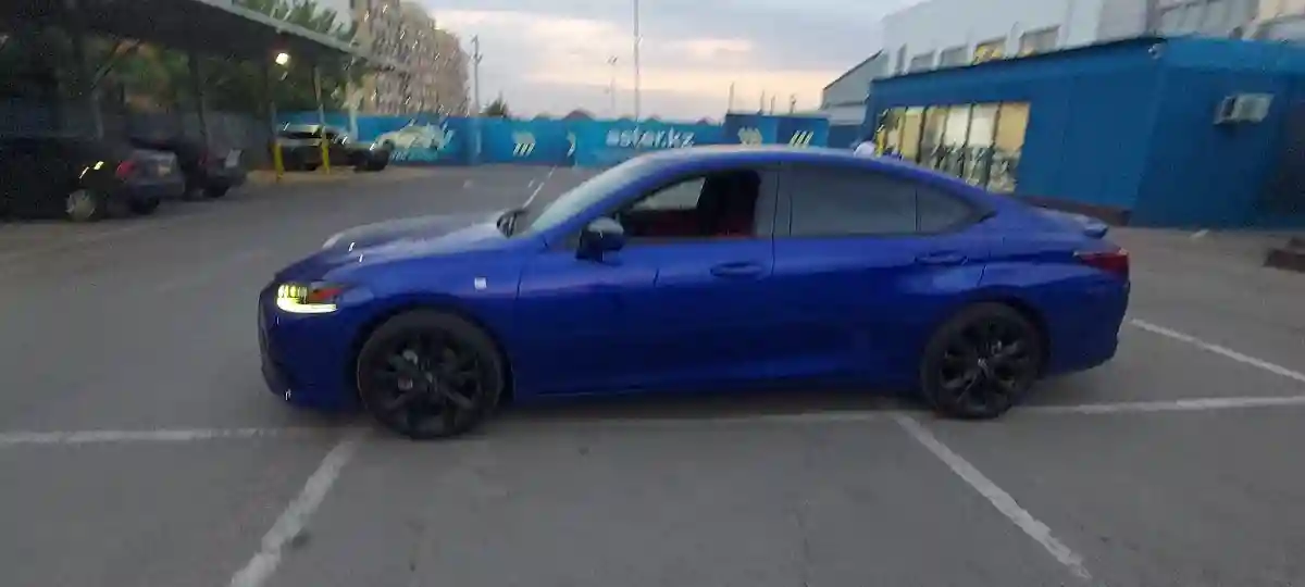 Lexus ES 2023 года за 24 000 000 тг. в Алматы