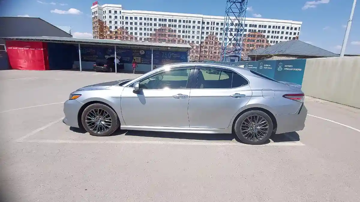 Toyota Camry 2018 года за 13 000 000 тг. в Шымкент