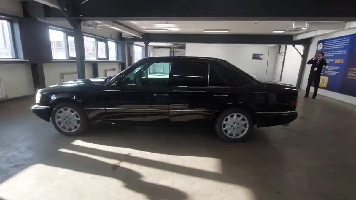 Mercedes-Benz E-Класс 1993 года за 1 400 000 тг. в Астана