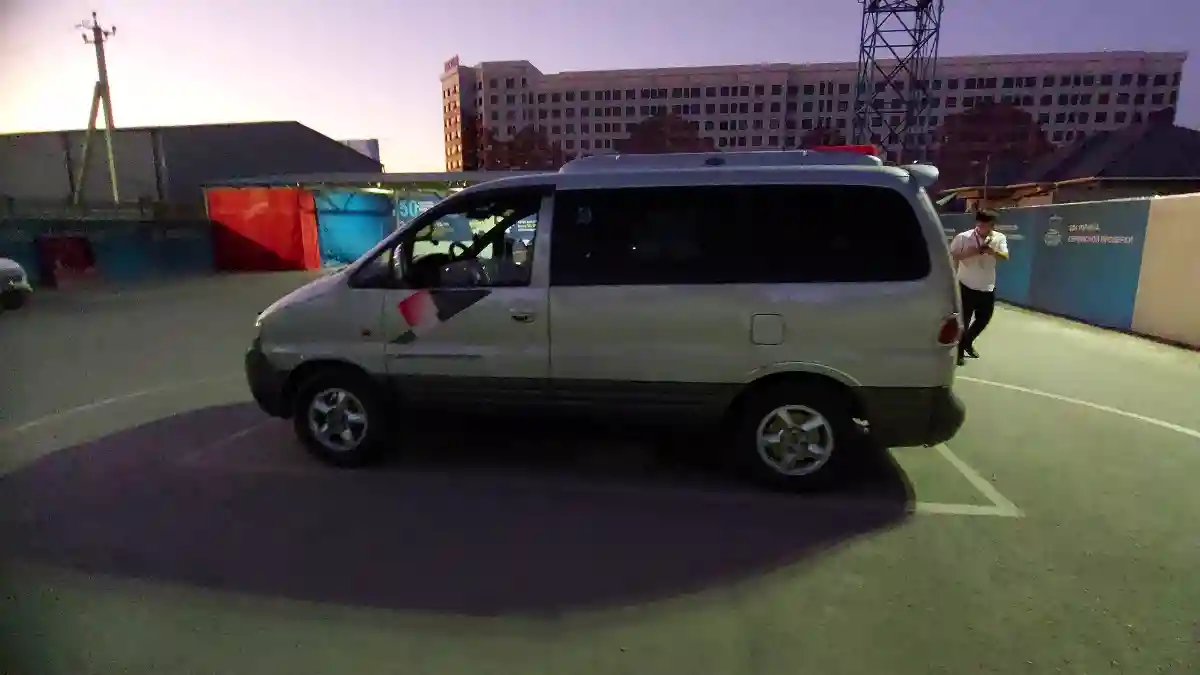 Hyundai H-1 2001 года за 4 000 000 тг. в Шымкент