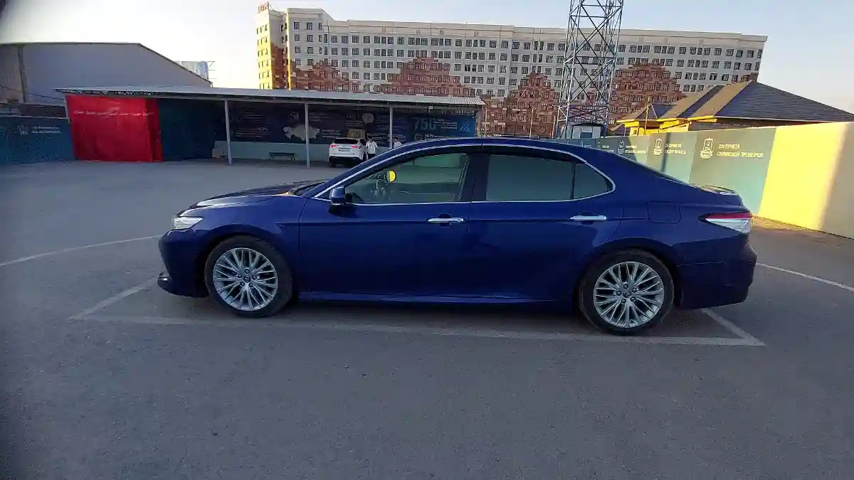 Toyota Camry 2020 года за 15 000 000 тг. в Шымкент
