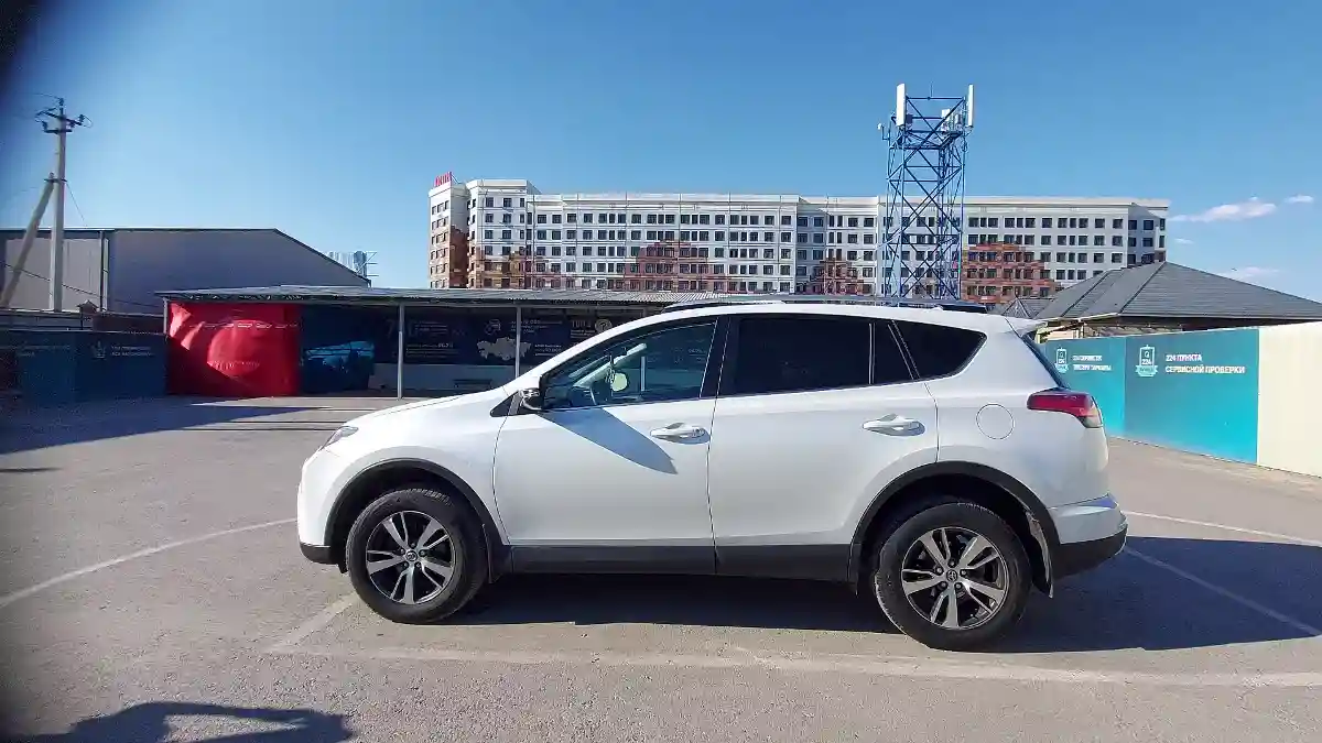 Toyota RAV4 2019 года за 14 000 000 тг. в Шымкент