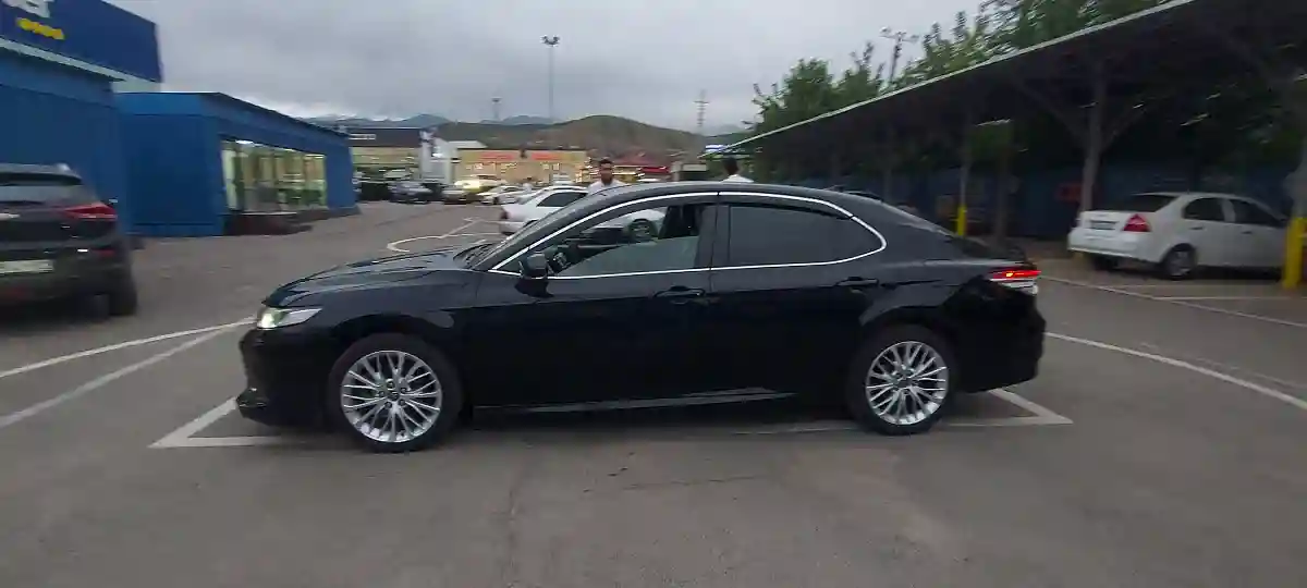 Toyota Camry 2019 года за 16 000 000 тг. в Алматы