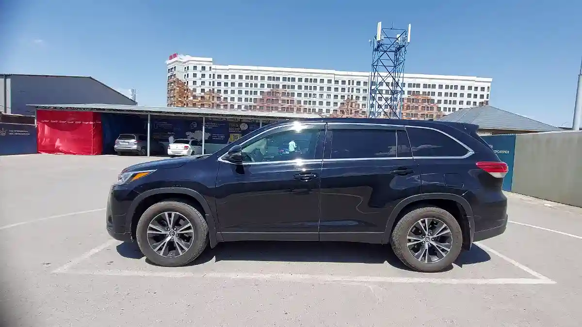 Toyota Highlander 2019 года за 19 000 000 тг. в Шымкент
