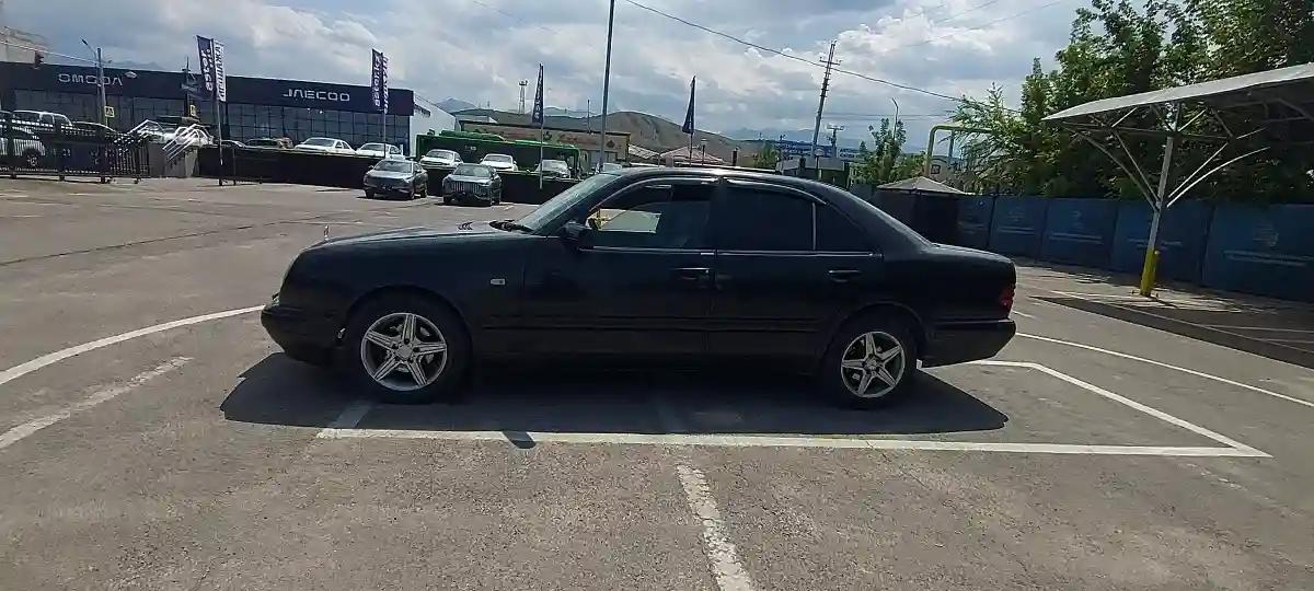 Mercedes-Benz E-Класс 1997 года за 2 500 000 тг. в Алматы