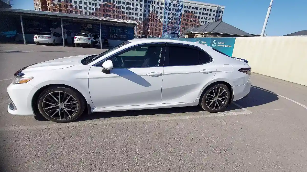 Toyota Camry 2021 года за 14 000 000 тг. в Шымкент