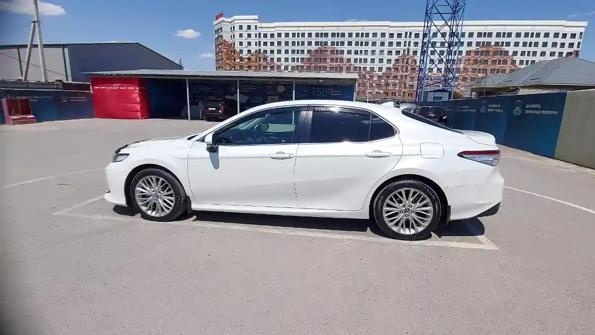 Toyota Camry 2019 года за 13 500 000 тг. в Шымкент