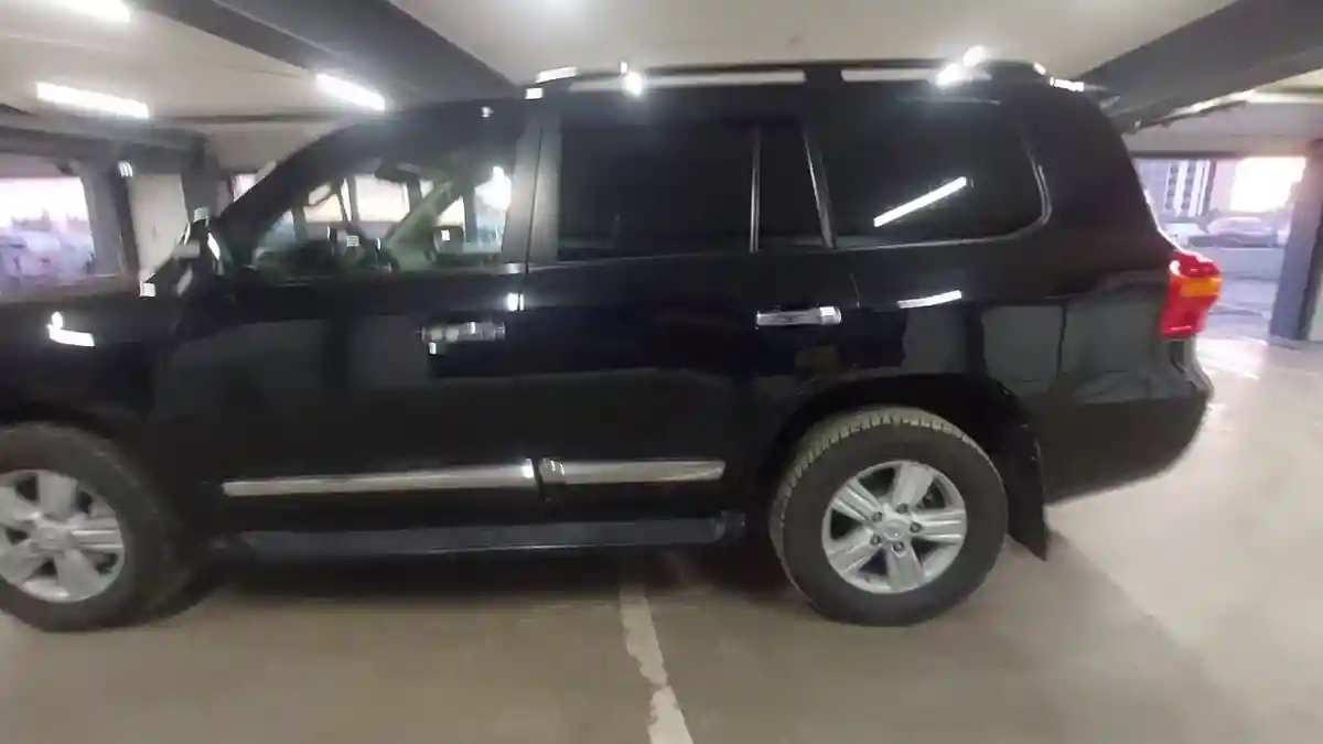 Toyota Land Cruiser 2015 года за 24 500 000 тг. в Астана