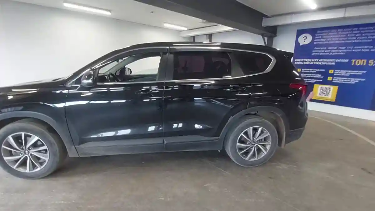 Hyundai Santa Fe 2019 года за 12 600 000 тг. в Астана