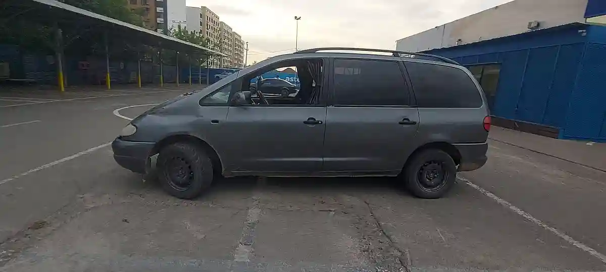 Volkswagen Sharan 1996 года за 1 600 000 тг. в Алматы