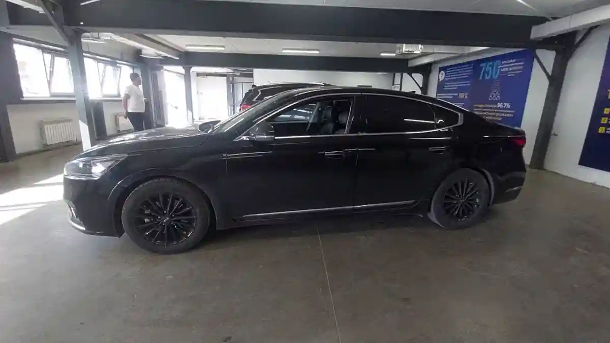 Kia K7 2018 года за 10 000 000 тг. в Астана