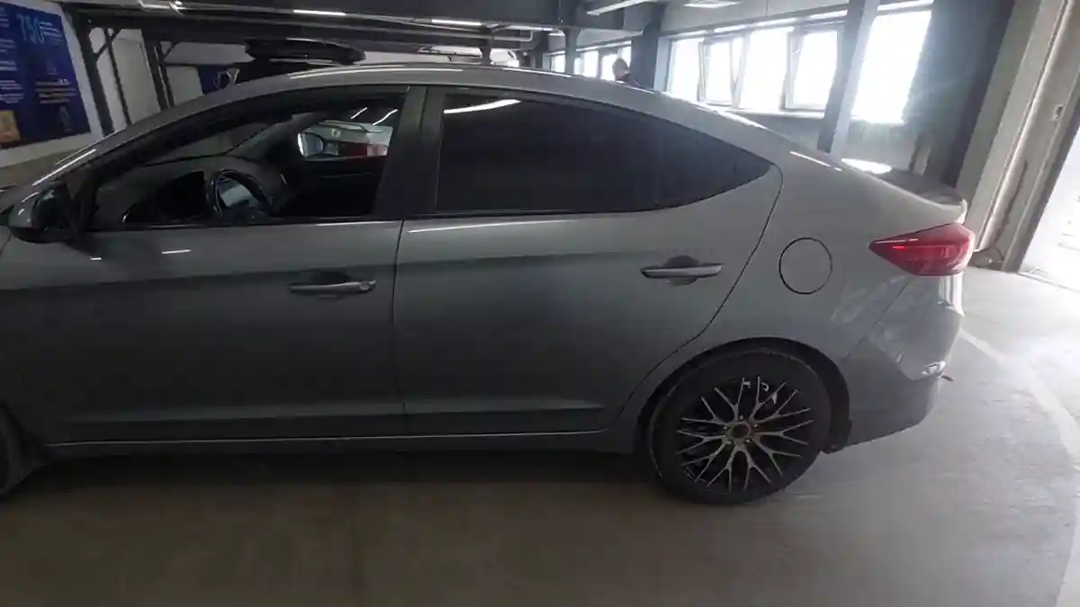 Hyundai Elantra 2018 года за 7 500 000 тг. в Астана