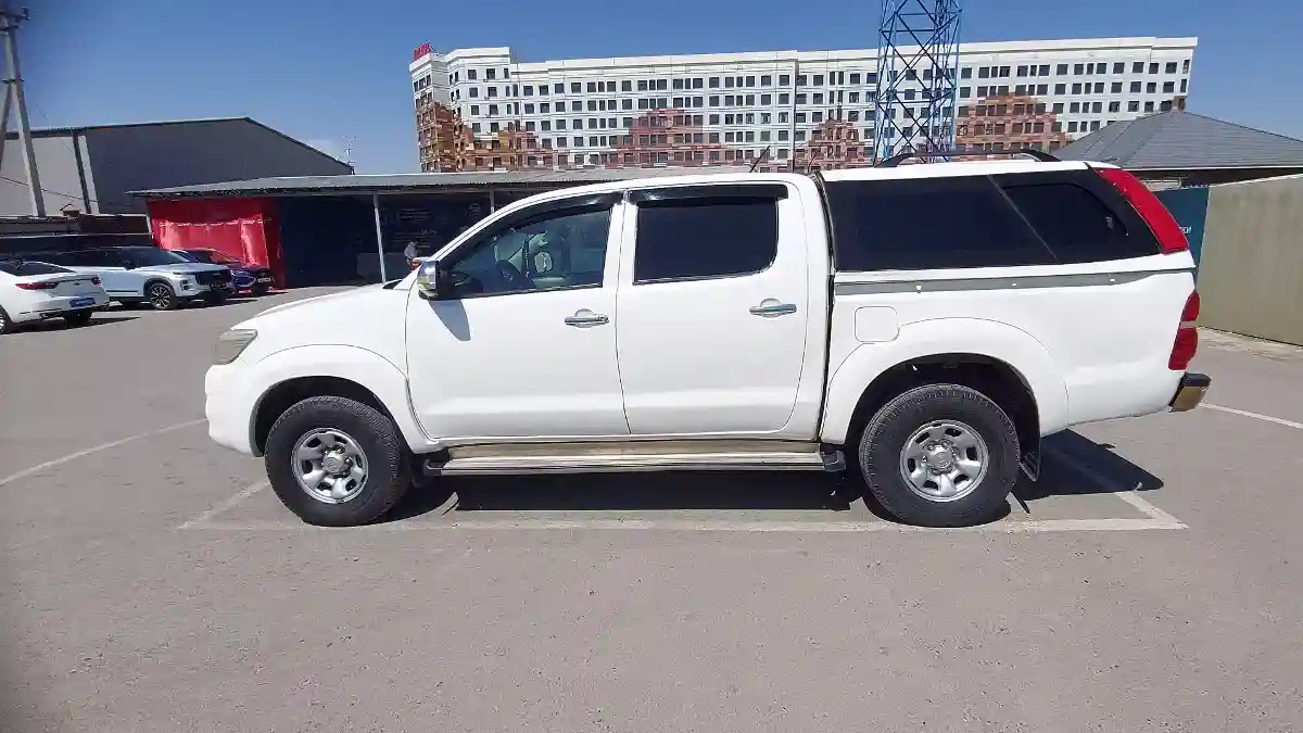 Toyota Hilux 2014 года за 10 000 000 тг. в Шымкент