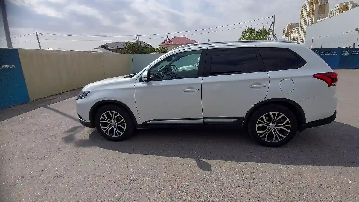 Mitsubishi Outlander 2018 года за 9 800 000 тг. в Шымкент