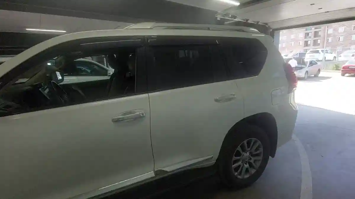 Toyota Land Cruiser Prado 2020 года за 31 000 000 тг. в Астана