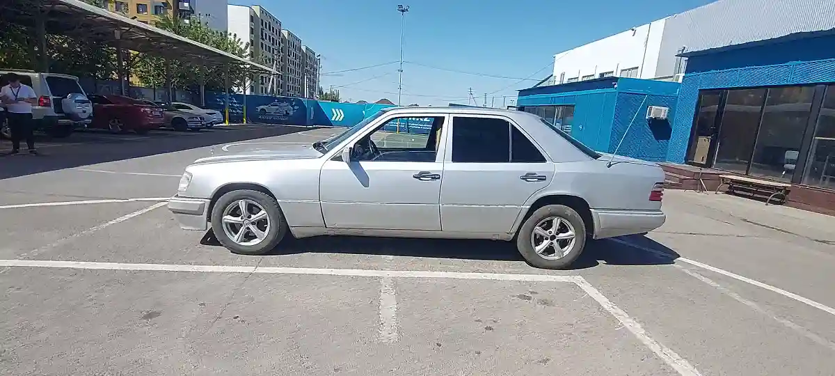 Mercedes-Benz E-Класс 1993 года за 2 200 000 тг. в Алматы