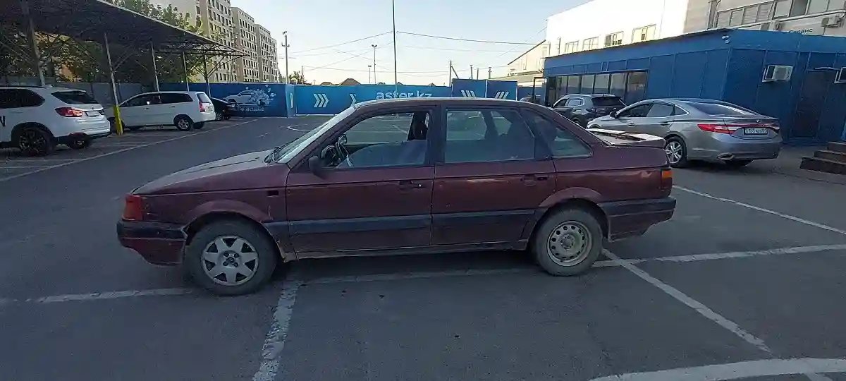 Volkswagen Passat 1990 года за 300 000 тг. в Алматы