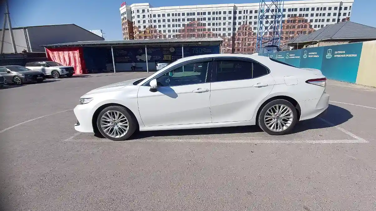 Toyota Camry 2020 года за 13 000 000 тг. в Шымкент