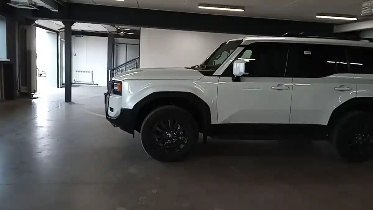 Toyota Land Cruiser Prado 2024 года за 40 000 000 тг. в Астана